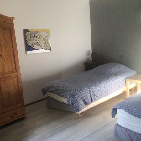 Gite Des Tournesols Ecaquelon Bagian luar foto
