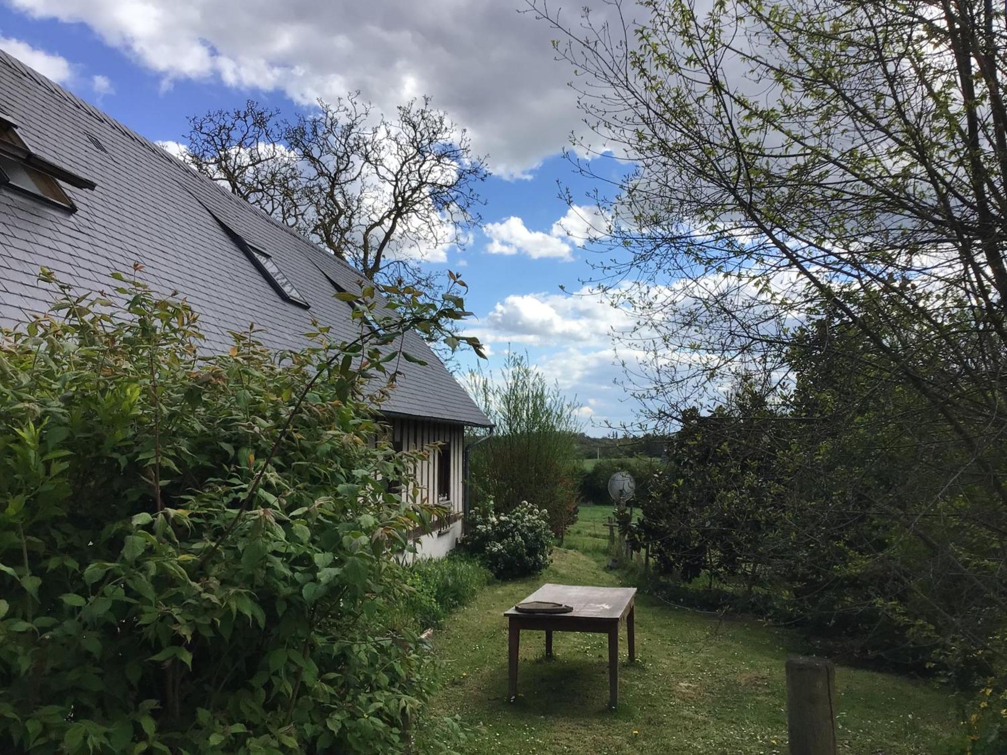Gite Des Tournesols Ecaquelon Bagian luar foto